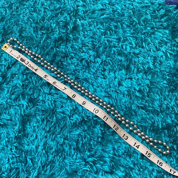 Silver plastic spherical beads necklace - Picture 5 of 6